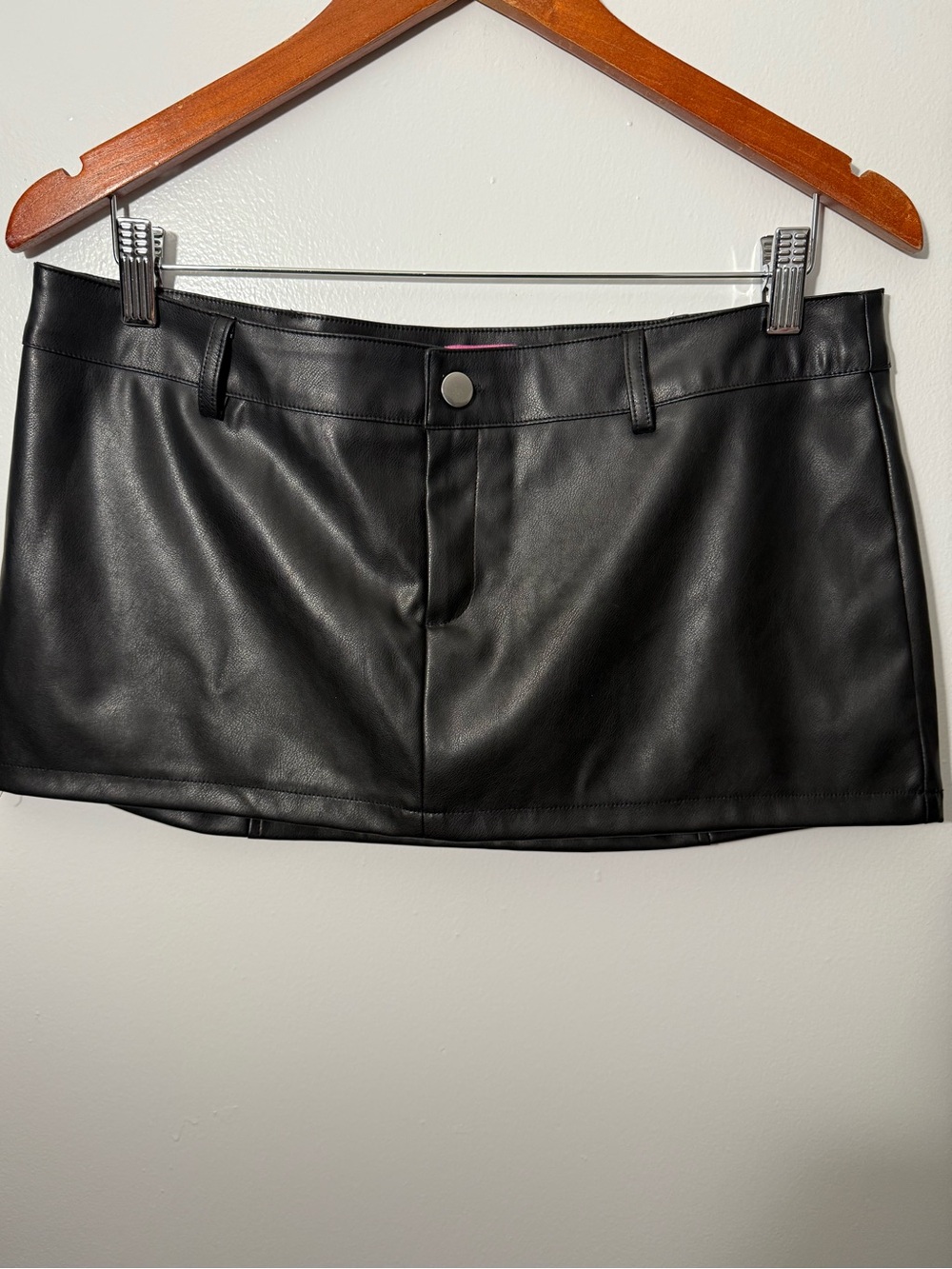 Edikted Frances Faux Leather Mini Skorts